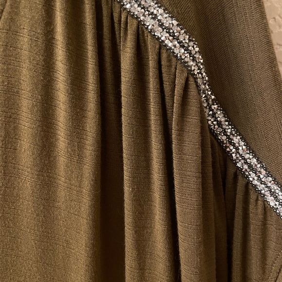 Palette- Dark green top with bling accent, size large - Picture 3 of 5